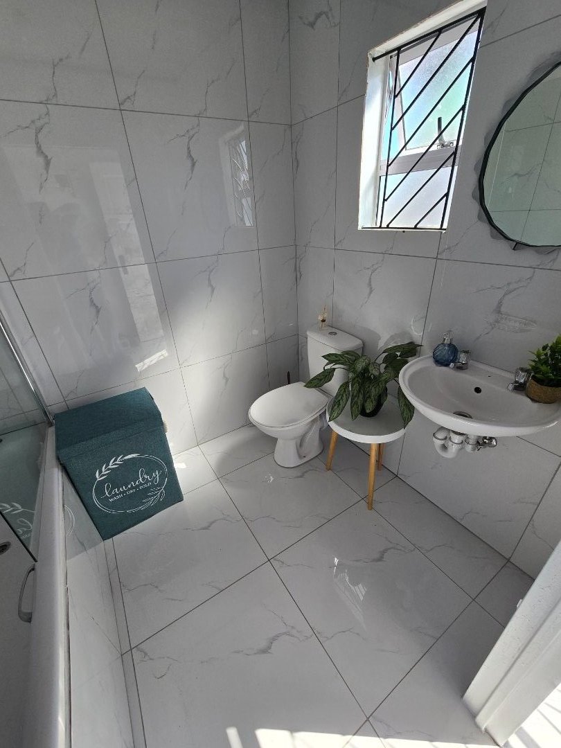2 Bedroom Property for Sale in Pelican Park Western Cape